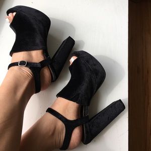Black velvet peep-toe platform heels